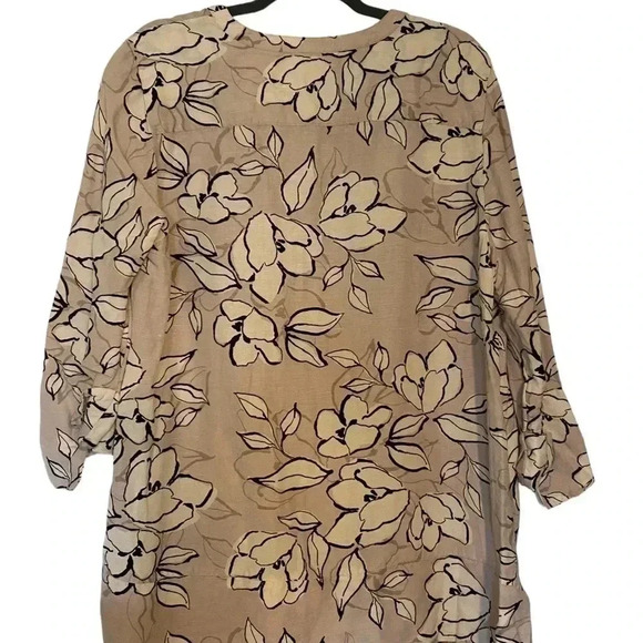 J Jill linen blend tunic. Two tones of cram with black accents - Picture 2 of 5